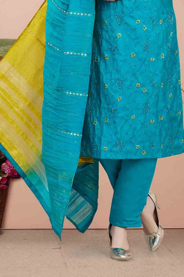 Blue Kurta Set with Dual-Tone Dupatta